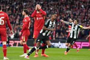 1-2！利物浦一周双出局，四线争冠梦碎，仅剩联赛冠军可争夺！